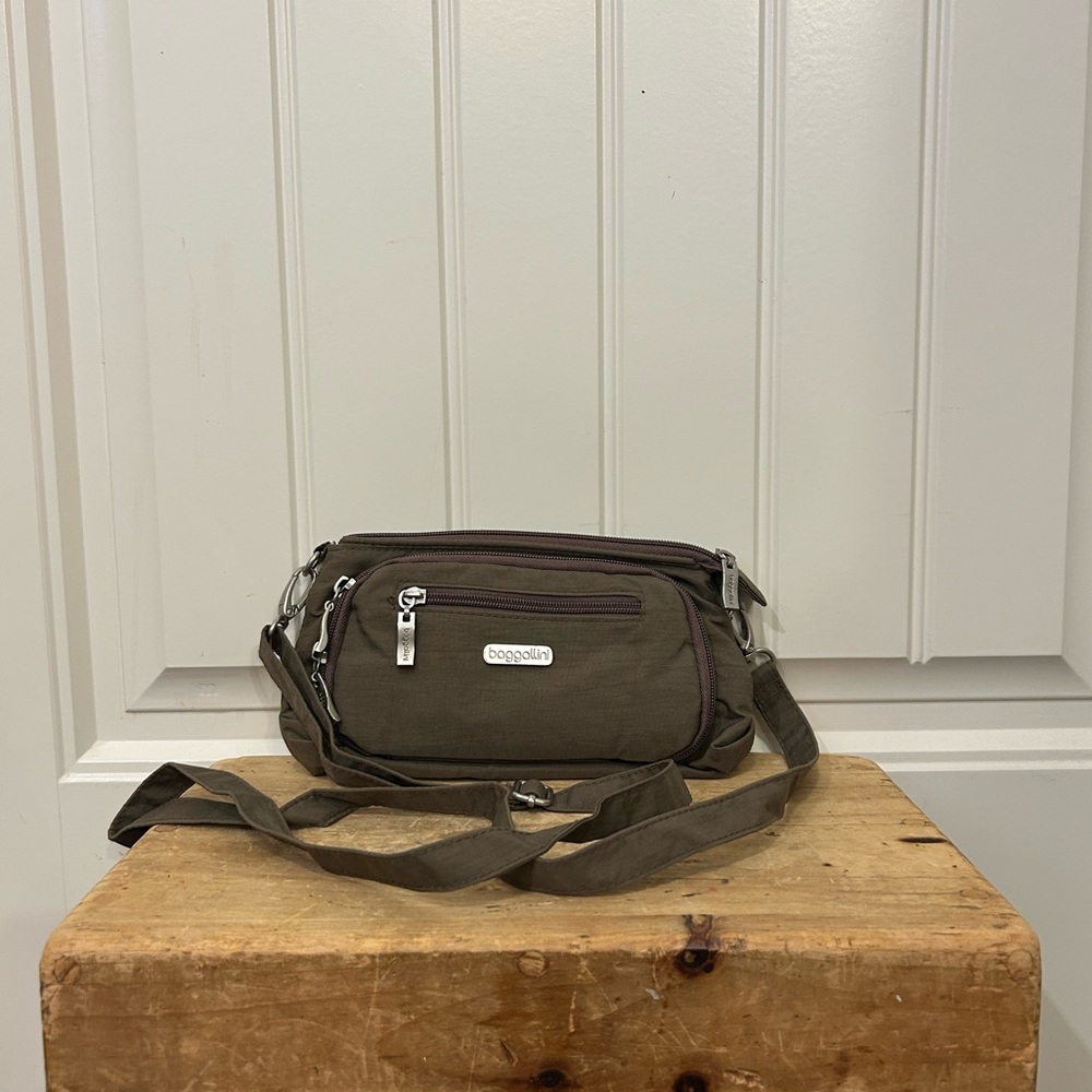 Baggallini Crossbody in Olive Green